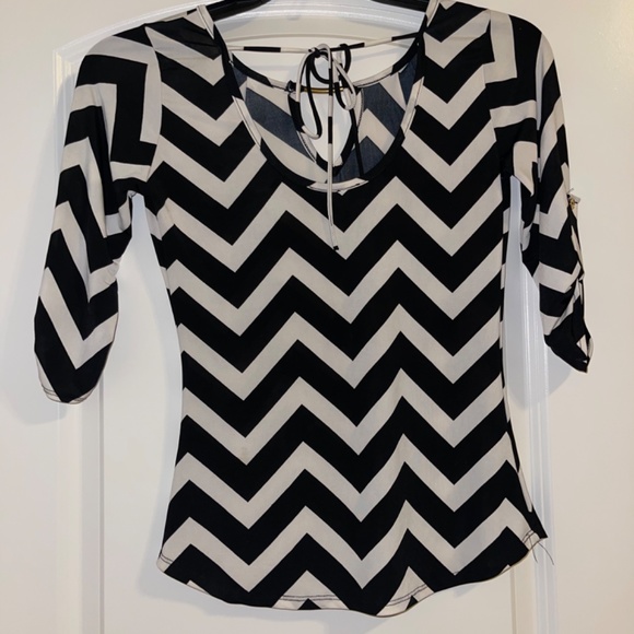 Black and white blouse - Picture 5 of 5